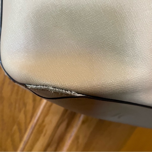 Michael Kors Saffiano Jet Set Tote - Picture 13 of 14